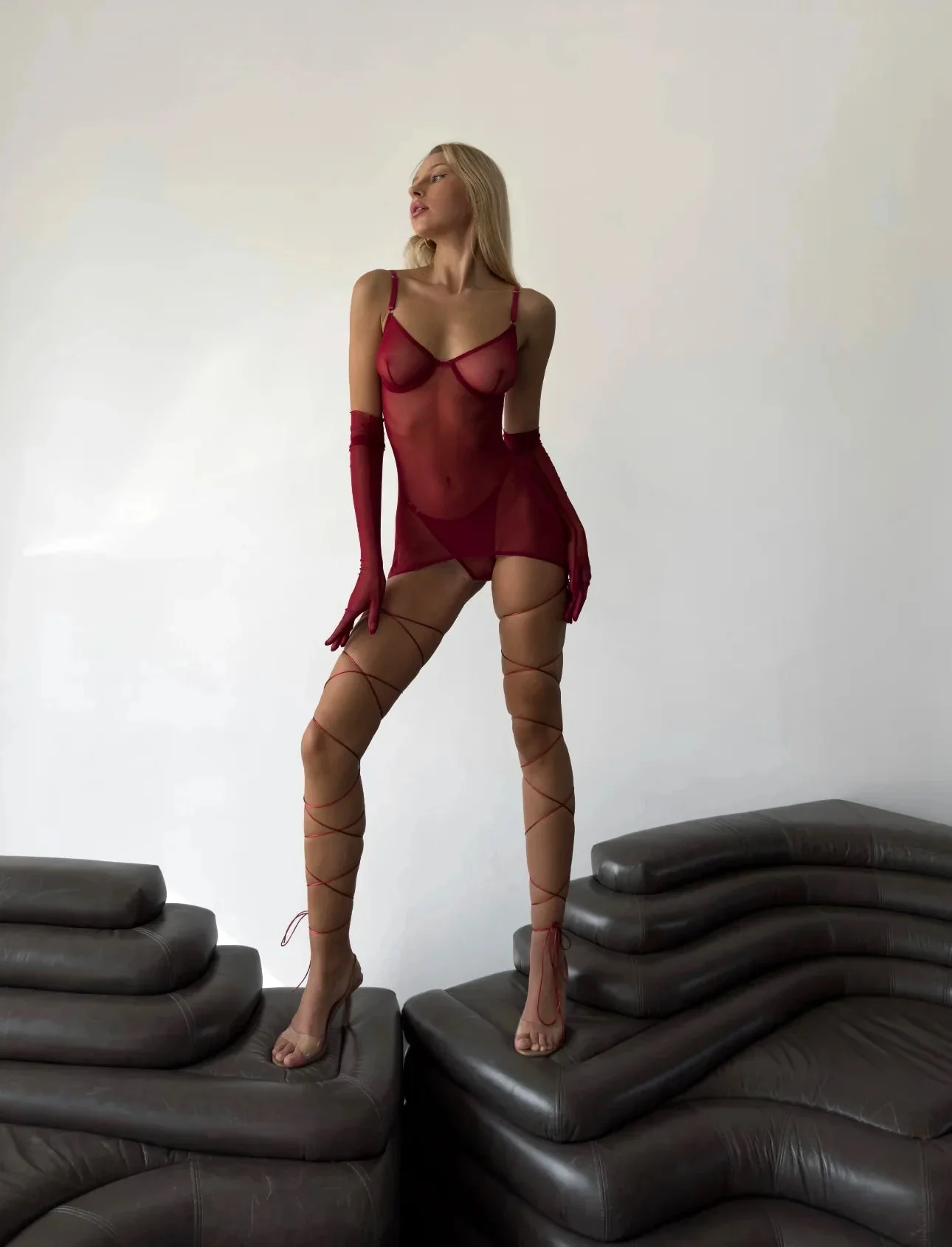 Vestido transparente con braguita y guantes - Image 4